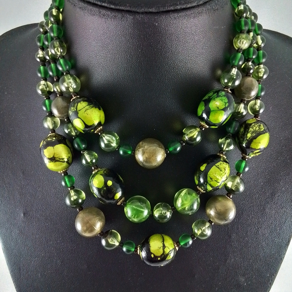 Vintage 1950s Western Germant Green and Black Beaded Necklace